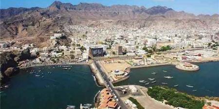 نقابة المهن الطبية والصحية في عدن تعلن إضرابًا عامًا للمطالبة بانتظام صرف الرواتب