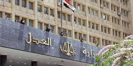 «العدل» تنفي الاستعلام عن حسابات البنوك في قضايا النفقة وتوضح آلية الكشف عن الممتلكات