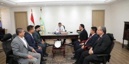 وزير الزراعة يبحث مع ممثلي «نيو هوب» الصينية التوسع في الاستثمارات وصناعة الأعلاف