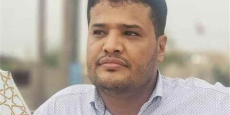 محكمة مأرب تواصل محاكمة الصحفي حمود هزاع وتمنعه من النشر