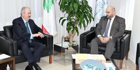 الوزير جابر يبحث مع وزير الصحة في تعزيز المستشفيات الحكومية