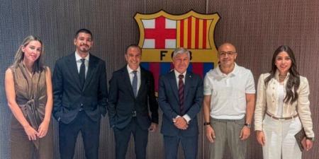 منتصف أغسطس.. الأهلي يواجه برشلونة الإسباني