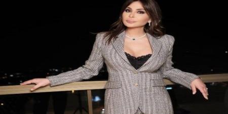 إليسا تلهم المرأة العصرية بإطلالات كلاسيكية تجمع القوة والرقي