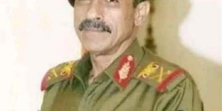 الحوثيون يقدمون ضمانات لقائد الحرس الجمهوري الأسبق علي صالح الأحمر للعودة إلى صنعاء