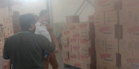 ضبط طن طحينة مجهولة المصدر و 21 ألف قطعة كيك محظور تداولها ببنها