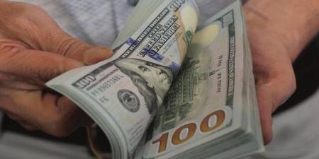 الدولار يتجه لأقوى مكاسب أسبوعية مدفوعًا بأسعار النفط والرسوم الجمركية