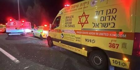 إصابة مستوطن صهيوني بجروح خطيرة بعد استيلاء شاب فلسطيني على سلاحه في الخليل