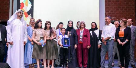 تحدي القراءة العربي يتوج بهاء ميموني بطلاً لدورته العاشرة في تونس