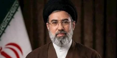 قائد الثورة الاسلامية ردّ على رسالة مجاهدي حزب الله: لم يبقَ أمام الأحرار سبيل سوى المقاومة