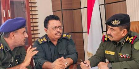 مدير عام شرطة شبوة يناقش الأوضاع الأمنية والخدمية بميفعة ويشدد على رفع الجاهزية