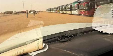 ازدحام خانق في منفذ الوديعة.. مسافرون يشتكون من انتظار 3 أيام للدخول