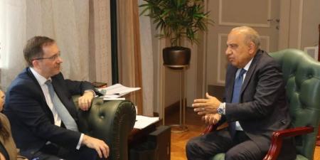 وزير الكهرباء والطاقة المتجددة يستقبل سفير بريطانيا بالقاهرة
