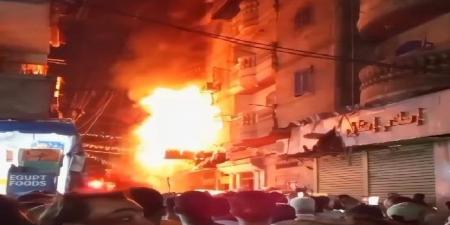 حريق داخل سنتر للمفروشات بمنطقة الورديان.. والدفع بسيارات الإطفاء للسيطرة على النيران