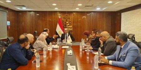 مدير التأمين الصحي الشامل ومحافظ بورسعيد يبحثان تطوير الخدمات الصحية