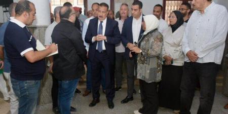محافظ بورسعيد يتفقد «مركز طب الأسنان» بحي العرب ويوجه بدراسة تشغيله 24 ساعة