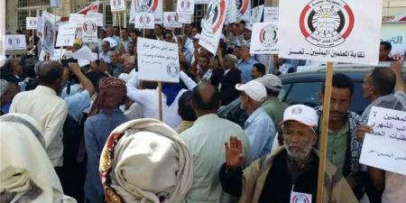 نقابة المعلمين في تعز تجدد مطالبتها بإنصاف أكثر من 10 آلاف معلم وصرف مستحقاتهم