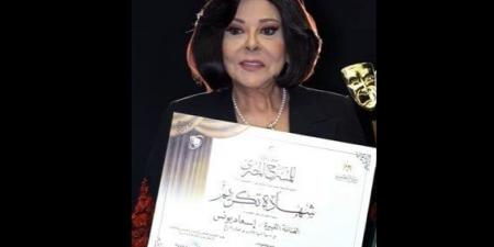 طول عمري بتمناها.. إسعاد يونس تحتفي بتكريم المهرجان القومي للمسرح «فيديو»