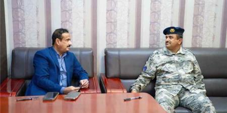 المحافظ بن الوزير يوجه بتعزيز جاهزية خفر السواحل لتأمين المنشآت الحيوية واستئناف تصدير النفط