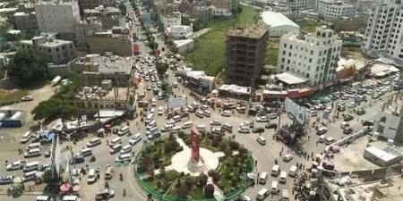 الحوثيون يمنحون تصاريح بناء مخالفة في مجاري السيول بإب