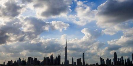 طقس الإمارات غداً.. غائم جزئياً مع احتمال سقوط أمطار