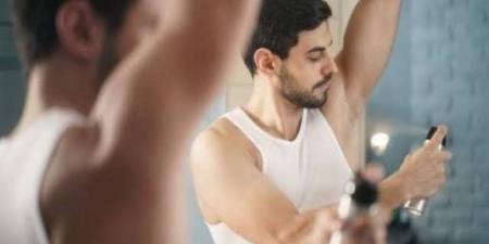 طبيبة تكشف التوقيت الأفضل لاستخدام مزيل العرق للحصول على حماية أطول