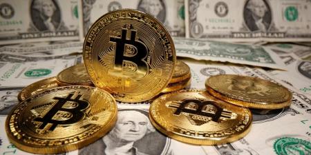 ارتفاع الدولار و انخفاض العملات المشفرة