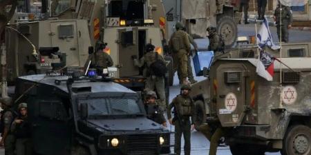 في الضفة الغربية… الاحتلال يقتحم إذاعة “الهدى” في قلقيلية ويغلقها ويصادر محتوياتها