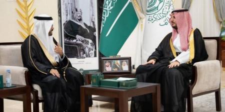 فواز بن سلطان يطَّلع على مشروعات «التراث» بالطائف