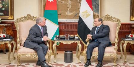 الملك والسيسي يؤكدان أهمية تكثيف الجهود لاستعادة التهدئة الشاملة في الإقليم