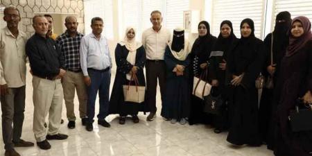 وفد تربوي كبير يكرم الأستاذ عبد الرحيم الجاوي اعترافاً بجهوده و بصماته الاستثنائية في مديرية المعلا