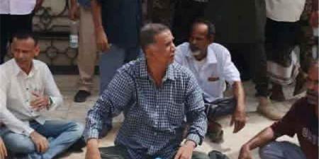 قيادي نقابي يفجر مفاجأة.. يكشف من وراء اقتحام اتحاد عمال الجنوب ويعتذر لمحافظ عدن