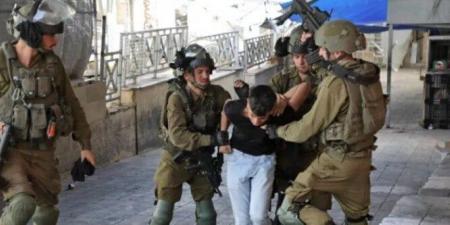 الاحتلال الإسرائيلي يعتقل 8 فلسطينيين من مدن الضفة
