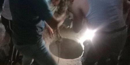 مصرع عامل وإصابة زميله إثر سقوطهما داخل بيارة صرف صحي بالمنيا