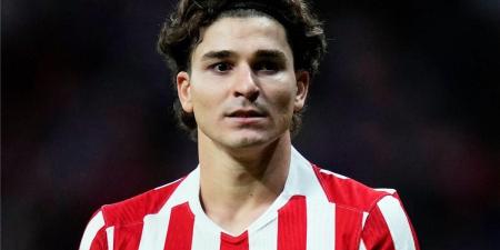 الاتحاد الإسباني يحقق في تقديم برشلونة عرضاً للتعاقد مع جوليان ألفاريز