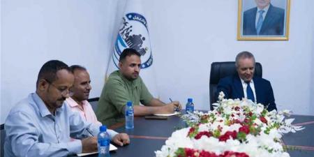 وزير الشؤون الاجتماعية والعمل يناقش سبل تعزيز برامج تأهيل المكفوفين وتمكينهم ودمجهم في سوق العمل