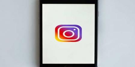 إنستغرام يقتبس أفكار سناب شات ويختبر ميزة “Instants” للصور المؤقتة