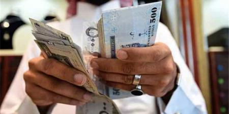 نداء عاجل من ضابط يمني: رواتبنا لا تكفي للإيجار.. والجندي في الجيش يتقاضى الضعف