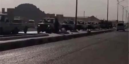 وصول تعزيزات عسكرية من قوات العمالقة إلى شبوة لـتأمين حقول النفط والغاز - [فيديو]