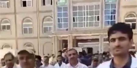 قيادي حوثي يجند أطباء ضد السعودية ويعدهم بمناصب في مكة والرياض... ونشطاء: حشيش من النوع الفريد! - [فيديو]