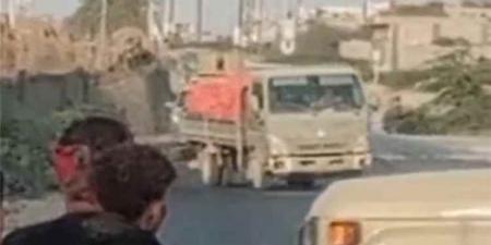 قوات حضرمية تتسلم مطار الريان الدولي وانتقال "قوة المهام 22" إلى معسكرها الجديد بمأرب - [فيديو]
