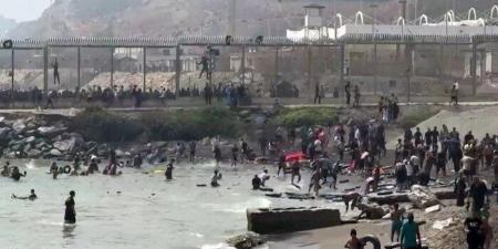 إسبانيا تعلن عودة 25 ألف مهاجر من سبتة إلى المغرب بعد أزمة العبور الجماعي