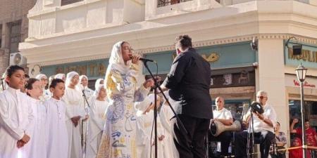 تفاعل واسع مع كورال فريق التحدي ضمن فعاليات «شارع الفن» بالإسكندرية