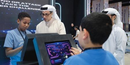منصور بن زايد: الاستثمار في الإنسان يبدأ بتمكينه من المعرفة والمهارات
