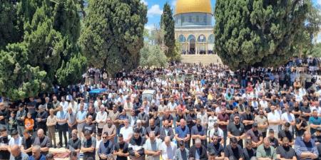 آلاف الفلسطينيين يؤدون صلاة الجمعة في المسجد الأقصى المبارك