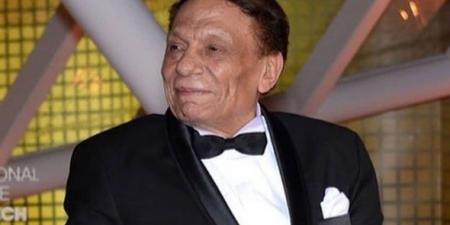 رامي إمام يوضح حقيقة ظهور والده وأخبار مشاركته في سداد ديون مصر