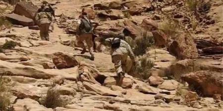 هل اقتربت النهاية ..عبدالملك الحوثي يختفي في الأنفاق.. مصادر تكشف مكان تواجده وطبيعة الاجتماع المغلق