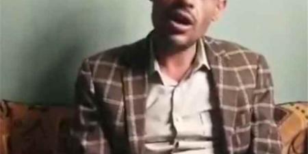 قاضٍ حوثي يستولي على دراجة نارية لمواطن في إب وينهره: "نحن سلطة... نفعل ما نريد" [فيديو]