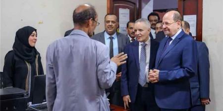 الزنداني يفاجئ وزارة الشؤون الاجتماعية بعدن.. وهذا ما طالب به الوزير