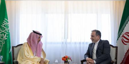 عراقجي لنظيره السعودي: أي عدوان أمريكي وصهيوني سيواجه برّد حاسم من القوات المسلحة الإيرانية
