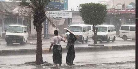 17 محافظة يمنية على موعد مع أمطار غزيرة وعواصف رعدية غدًا الأحد